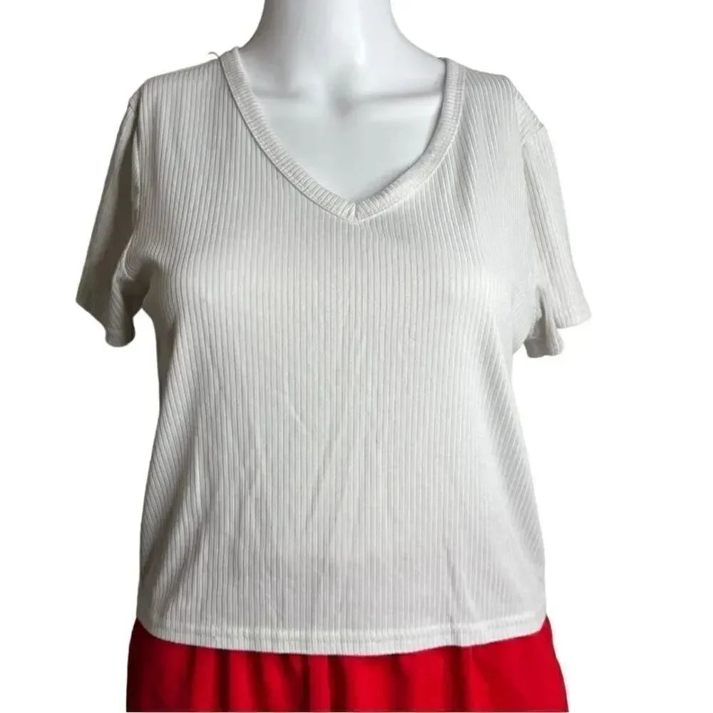 Olivia Rae Ribbed V Neck short sleeve shirt white size medium